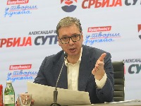 Turistički autobus kvaru sklon: Povučen zbog Vučićeve predstave, predstavljen, vraćen, a kako i zašto - tišina