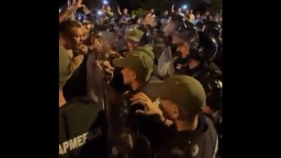 Guranje građana i policije u Kosjeriću (VIDEO)