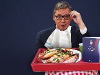 USTAVNI POREDAK ILI Kako ga je Aleksandar Vučić "pojeo" kao lignje u sosu