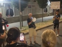 Akademik pretučen u prostorijama SNS: Uvukli me unutra i šutirali, videli su bedž sa krvavom šakom