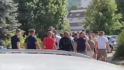 Velike tenzije u Kosjeriću između građana i nabildovanih režimskih batinaša (VIDEO)