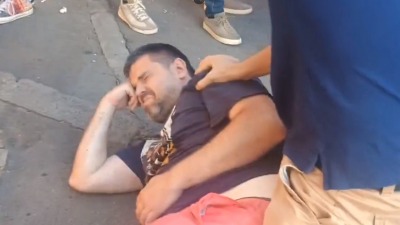 Haos na blokadi na Dorćolu: Čovek motkom udarao ljude (VIDEO)