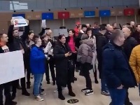 Građani spremaju go*njivu motku!