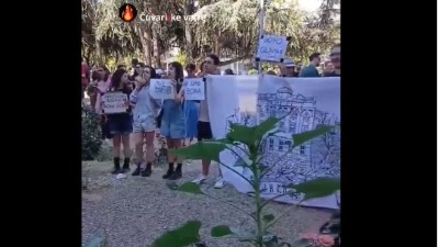 "Policajci ga onako nose i cimaju - KRIMINALNO": Skup podrške maturantu Božu Vasoviću