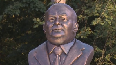 Osvanuo događaj: Premeštanje Palmine biste u Ćacilend, zaslužuje da bude deo njega