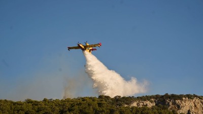 Gori na Tasosu: Požar se brzo proširio, cele noći trajala borba (VIDEO)