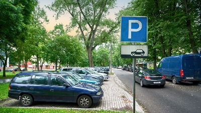 Mnogi Srbi uporno PARKIRAJU auto na OVOM mestu, a ne znaju da to nosi TRAJNU ŠTETU kolima 