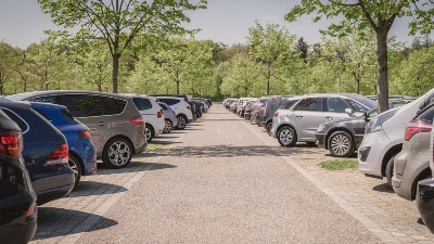 Zaživela ljubičasta parking-zona: Dozvoljeno vreme kraće, naplaćuje se i vikendom