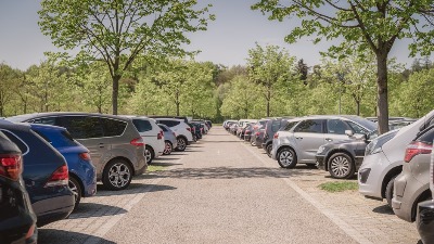 Ovako se čuva parking mesto! Viralna fotka USIJALA mreže, pljušte nagađanja gde je nastala - u Srbiji, Hrvatskoj ili Bosni...