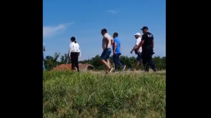 Pristalice SNS okupljaju se da dočekaju Vučića, zborove građana zaustavila policija u Novom Sadu (VIDEO)