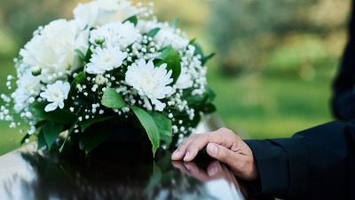 Na sahranu najboljeg prijatelja došao je u ZELENOJ HALJINI, a razlog je POTRESAN (FOTO, VIDEO)