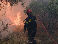 Gori čuvena fabrika u Grčkoj, ima mrtvih: Odjeknula stravična eksplozija (VIDEO)