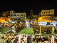 Džipom uleteo u baštu restorana! Više ljudi povređeno (VIDEO)