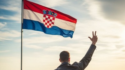 Mladić iz Srbije pozirao sa podignuta tri prsta: Biće PROTERAN iz Hrvatske
