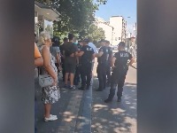 Policija privodi građane ispred VIŠER-a, studenti zovu građane u pomoć!