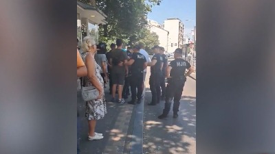 Policija privodi građane ispred VIŠER-a, studenti zovu građane u pomoć!