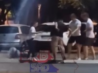 Drama u Bloku 24: Obračun muškarca sa vozačem koji mu je umalo pregazio dete (VIDEO)