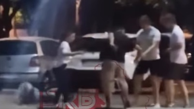 Drama u Bloku 24: Obračun muškarca sa vozačem koji mu je umalo pregazio dete (VIDEO)
