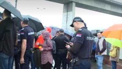 Žandarmerija sprečila blokadu Bulevara vojvode Mišića, troje građana uhapšeno! (VIDEO)