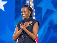 Mišel Obama neprepoznatljiva: Skinula KILOGRAME - ZATEGNUTA kao PRAĆKA (FOTO) 