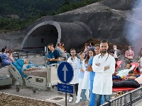 DOMOVI ZDRAVLJA ODLAZE U PROŠLOST Vučićev narod ima da se leči kod tunela - bez liste čekanja do analize urina?