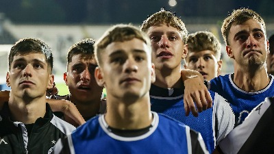 Partizanova deca grcala u suzama ispred Juga (FOTO)