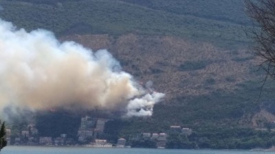 PANIKA kod Herceg Novog: Turiste evakuišu brodovima