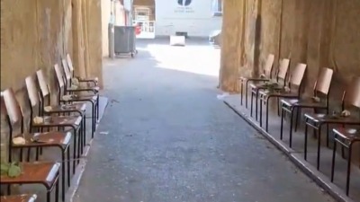 "Vukašinova stolica je danas prazna": Protest zbog ispita u školi čiji je učenik 16. žrtva pada nadstrešnice (VIDEO)