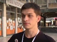 SNIMIO DOBACIVANJA DEVOJKAMA Studenta ubacili u maricu i 10 minuta TUKLI: Protest u 18 sati