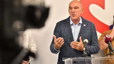 "Vlast uvozi vozače iz dalekih azijskih zemalja umesto da subvencioniše obuku za naše građane"