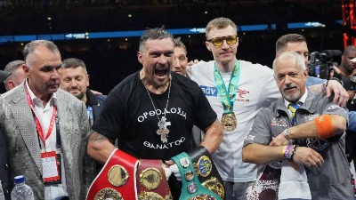 Usik nokautirao Dubou i ostao na tronu!