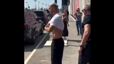 Arnautović stigao u Beograd: Skinuo se, pa obukao majicu Delija (VIDEO)