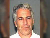 ŠOK SNIMAK: Ko je ušao u Epstinovu ćeliju noć njegove smrti? (VIDEO)