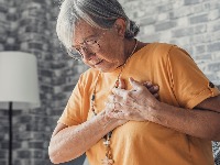 Sami ste i sumnjate na srčani udar? Postoji samo jedan ispravan način da preživite