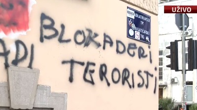 SRCE: Beograd postao talac organizovanog vandalizma i oglasna tabla sa predizbornim porukama SNS