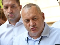 DS: Iz prostorija poslaničkog kluba ukraden transparent Studenti pobeđuju, Brnabić organizovala