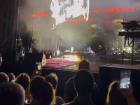 Lajbah prekinuo koncert u Nišu na 16 minuta: Odali počast nastradalima u NS (VIDEO)