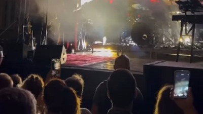 Lajbah prekinuo koncert u Nišu na 16 minuta: Odali počast nastradalima u NS (VIDEO)