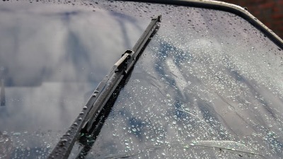 Genijalan trik kako da očistite brisače za 2 minuta i produžite im rok trajanja