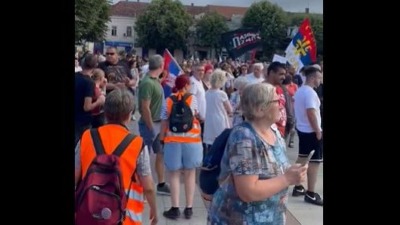"Kraj sviramo mi": Veliki protest u Rumi (VIDEO)