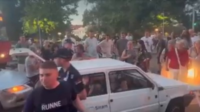 Građani "posetili" Oliveru Zekić: Muškarac pokušao da probije blokadu kod Vukovog spomenika (VIDEO)