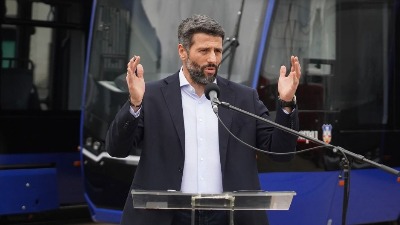 "Šapić najavljuje polazak tramvaja, a ne zna da linija ne saobraća"
