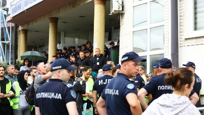 Protest građana ispred zgrade pravosudnih organa u Novom Pazaru