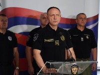 Direktor policije: Neko je došao da napadne prostorije SNS! Povređeno 16 policajaca