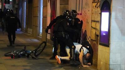 Ukinut kućni pritvor studentu Luki, kom je policija nanela teške povrede na Vidovdan
