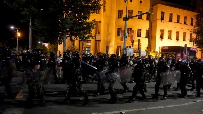Policajka pretukla studentkinju, advokat poručio - "Mogli bi da je prepoznaju, insistiraću da se otkrije njen identitet"