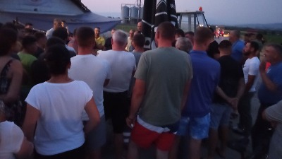 21. dan blokade regionalnog puta u Donjem Brijanju: Vodu dobili samo kao predizborno obećanje (FOTO/VIDEO)