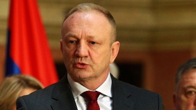 "Gospodine Picula, slikanjem s oružjem ste kompromitovali funkciju izaslanika Evropskog parlamenta"