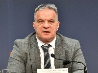 Oglasio se ministar prosvete: Razmatra se onlajn nastava?