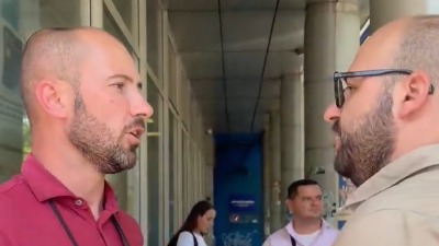 Rasprava Stefana Janjića sa inspektorom: Izmislio novi prekršaj za koji se hapsi - drsko i bezobzirno ponašanje prema zakonu (VIDEO)